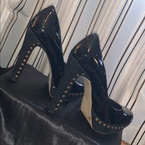10M Vince Camuto Black studded platform